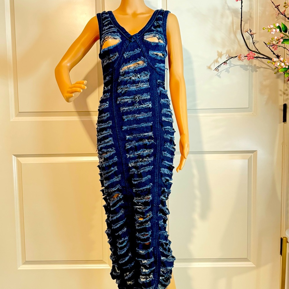 New Akira SHE'S GOT IT SHREDDED DENIM MIDI DRESS IN DARK BLUE - Picture 10 of 12